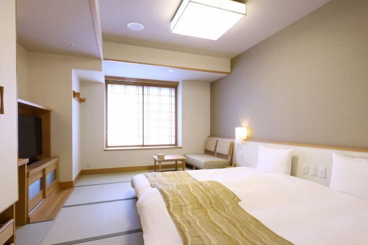 1 bilik tidur, peti besi dalam bilik, meja, Wi-fi percuma