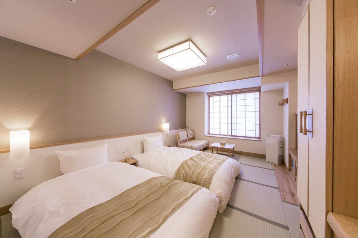 In-room safe, desk, WiFi (free), bed sheets