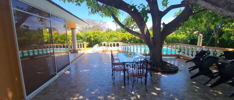 別墅 (4 Bedrooms) | 露台/庭院