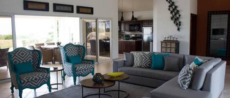 Villa (4 Bedrooms) | Living room