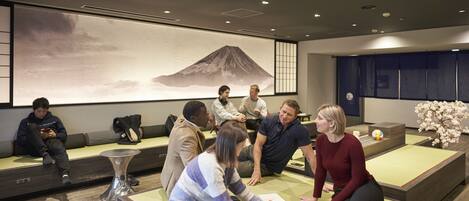 Lobby lounge