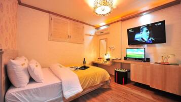Deluxe Double Room (2 People) | Soundproofing, free WiFi