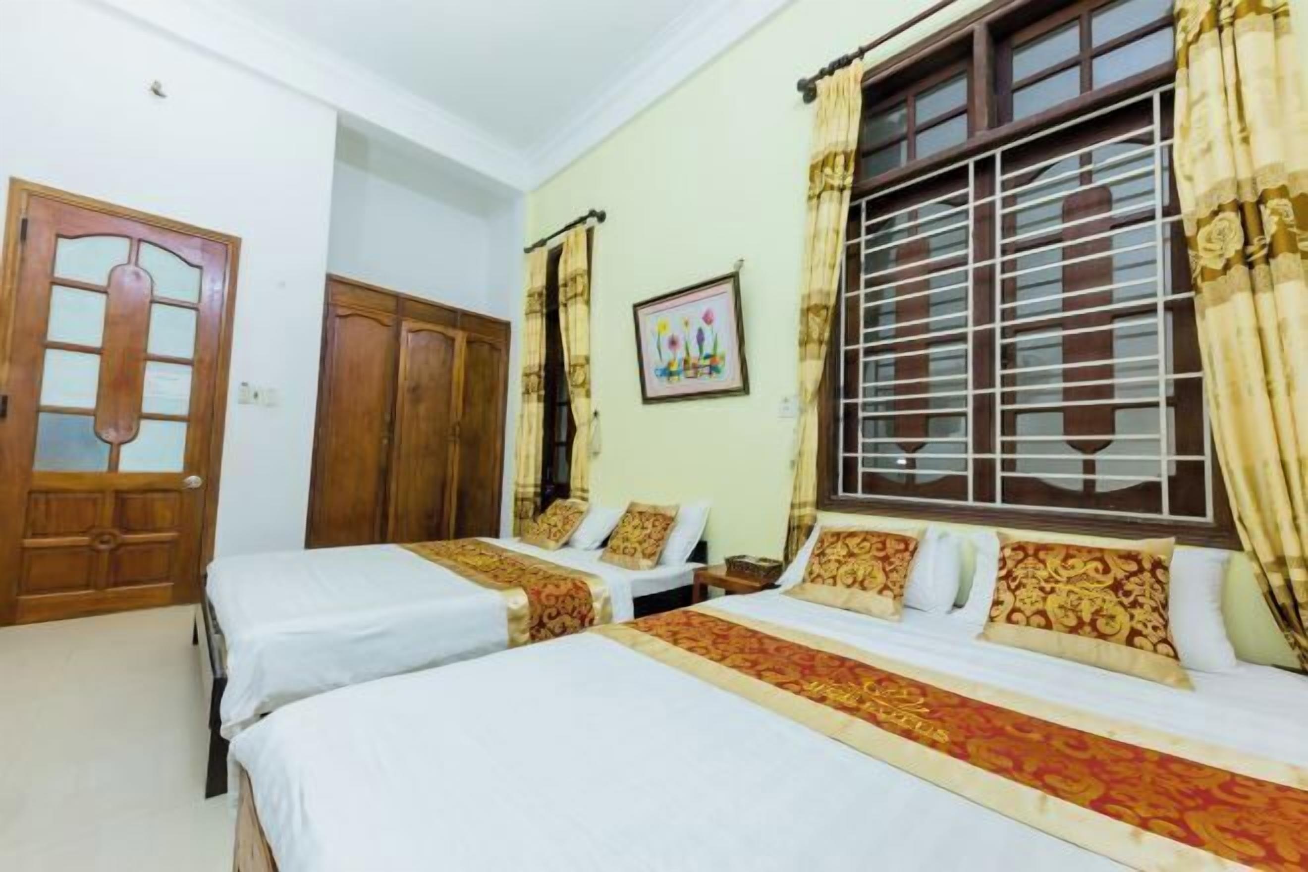 Hochwertige Bettwaren, Daunenbettdecken, Schreibtisch