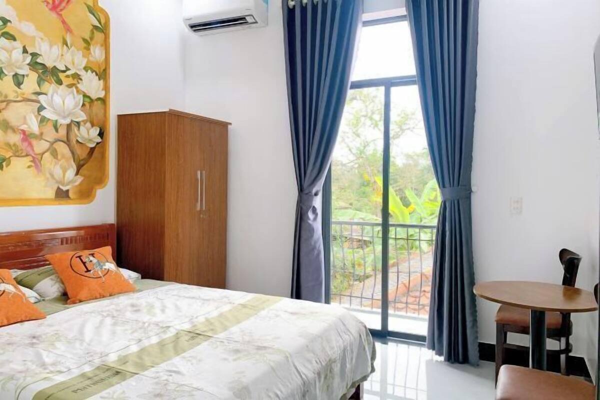 Premium bedding, down comforters, desk, laptop workspace