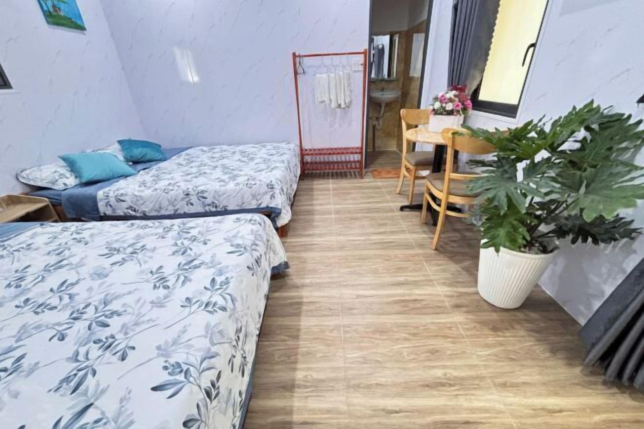 Hochwertige Bettwaren, Daunenbettdecken, Schreibtisch