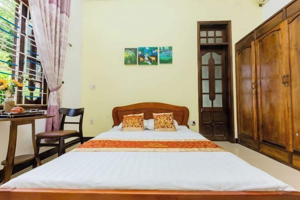 Premium bedding, down comforters, desk, laptop workspace