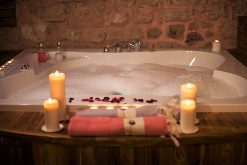 deluxe room, jetted tub | 1 bedroom, minibar, in-room safe, desk