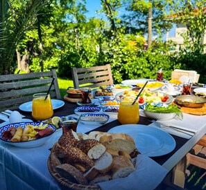 Free daily full breakfast