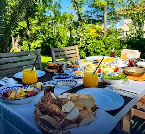 Free daily full breakfast