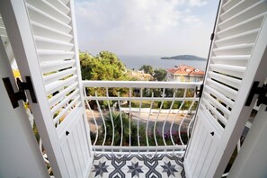Deluxe Double Room, Balcony, Sea View | Terrace/patio - Triada Hotel Buyukada (Adalar)