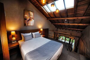 Minibar, caja de seguridad en la habitación y escritorio 