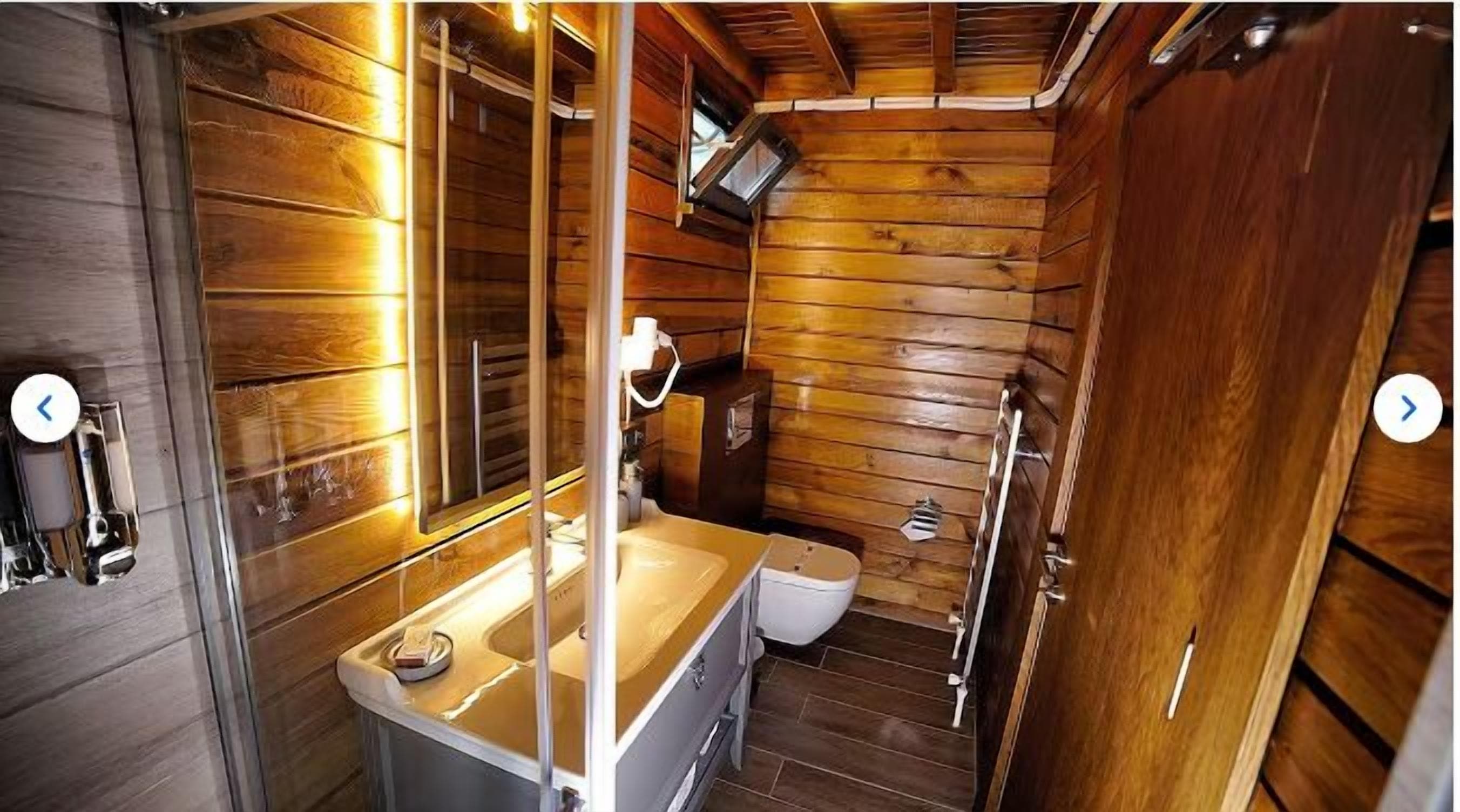 deluxe bungalow | bathroom | shower, free toiletries, hair dryer, bathrobes