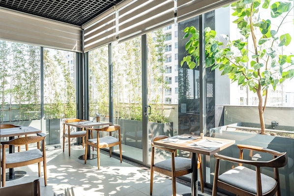 Restaurant - Thanh Long Hotel (Ho Chi Minh City)