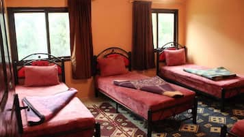 Shared Dormitory | Free WiFi, bed sheets