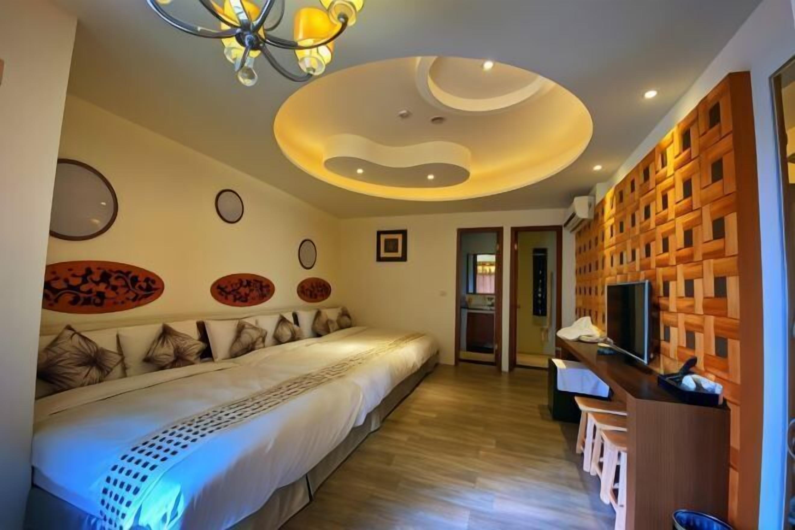 Desk, rollaway beds, free WiFi, bed sheets