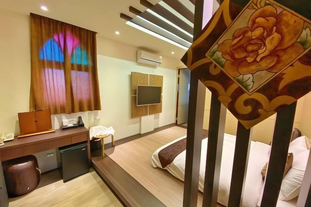 Desk, rollaway beds (surcharge), WiFi (free), bed sheets