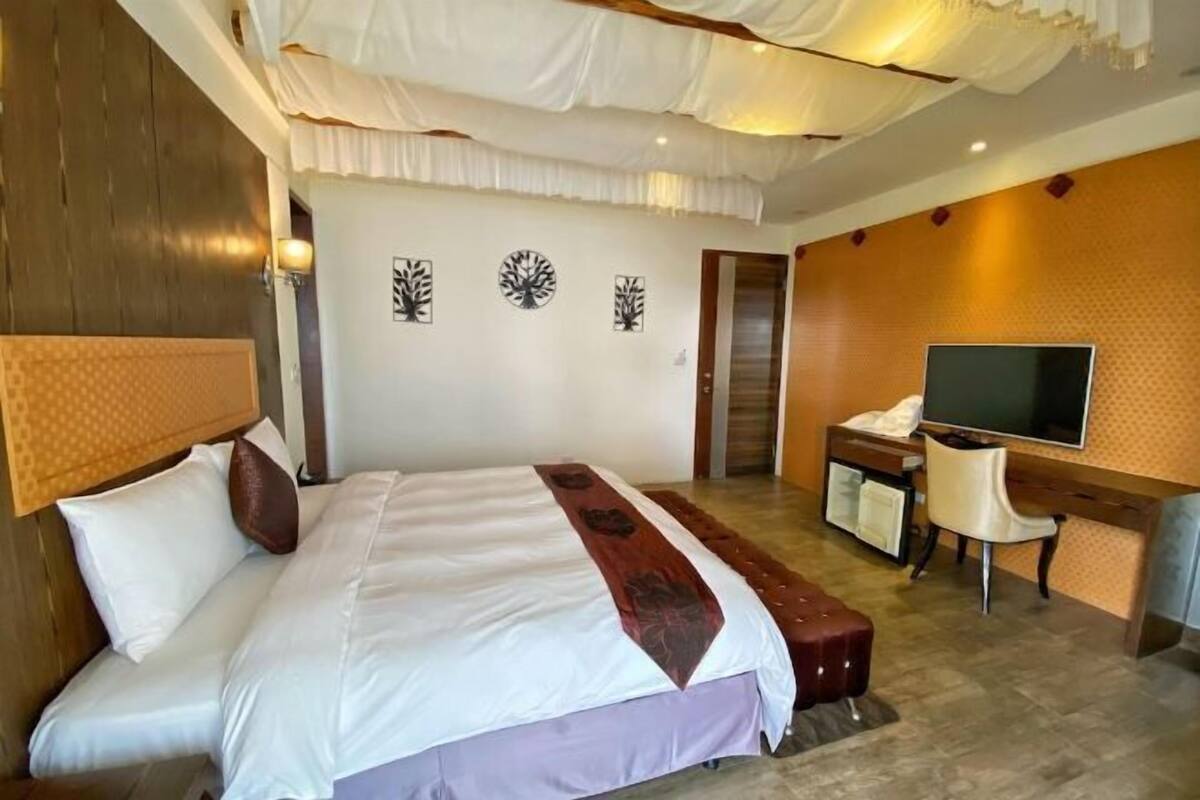 Desk, rollaway beds (surcharge), WiFi (free), bed sheets