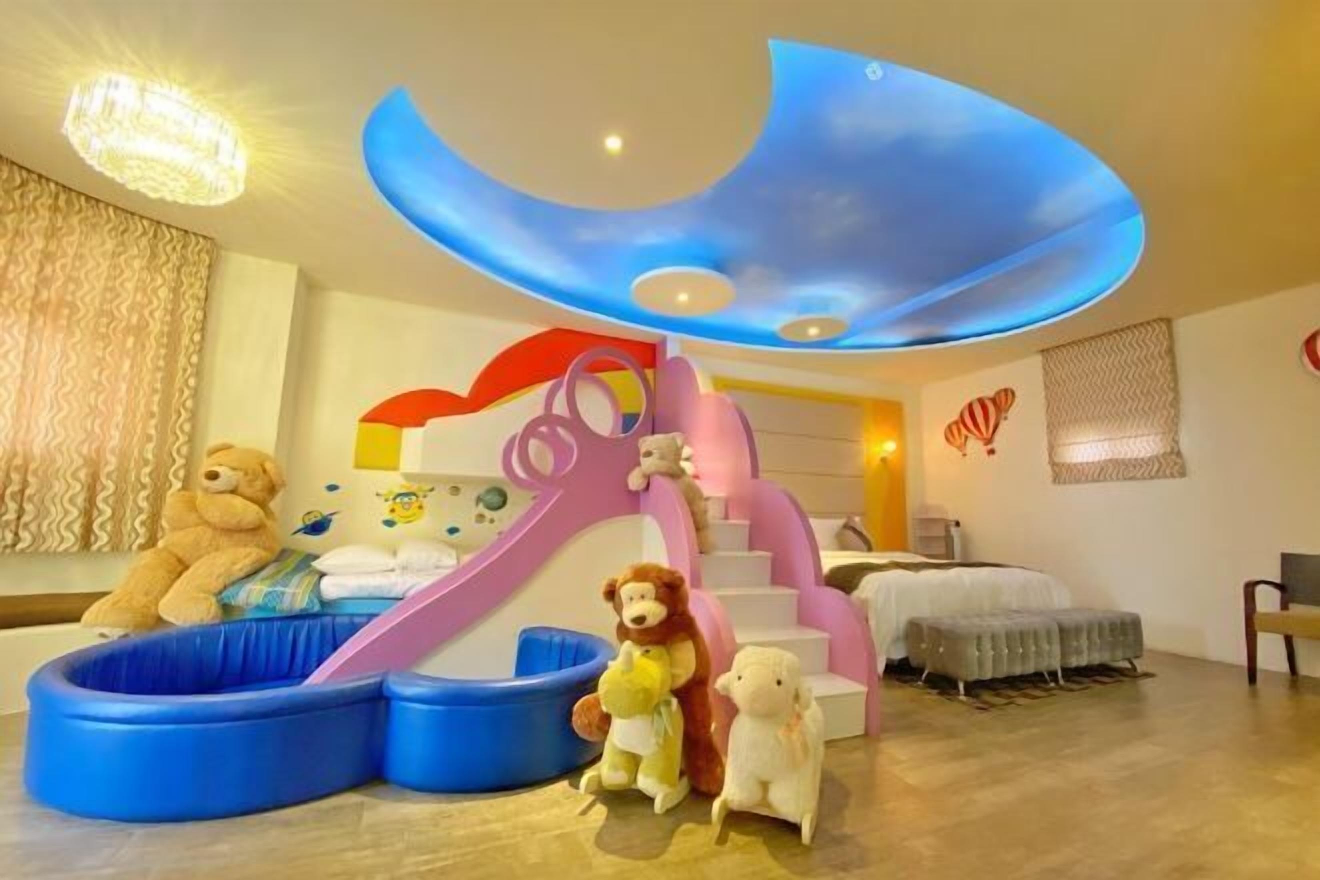 Desk, rollaway beds, free WiFi, bed sheets