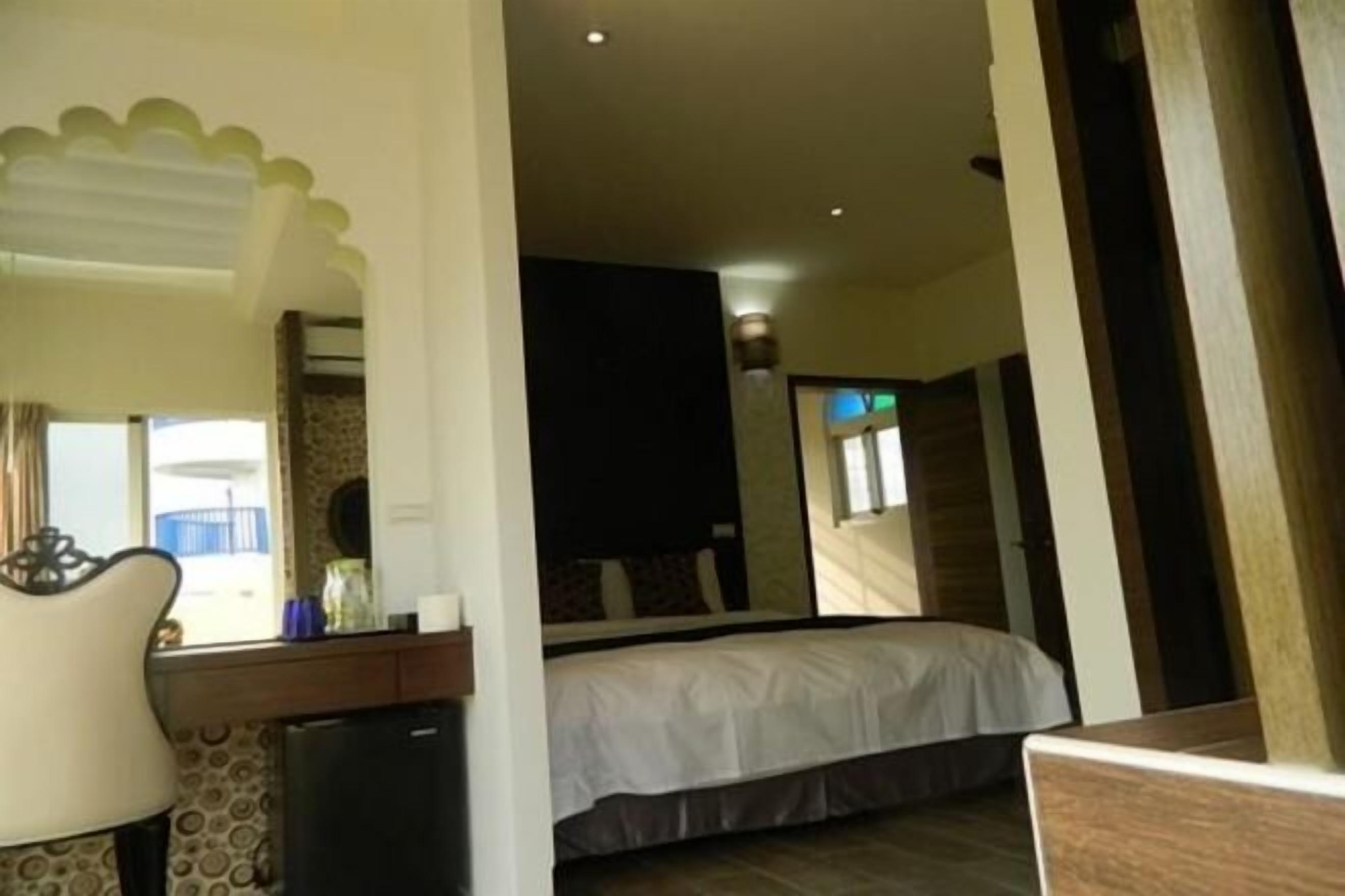 Desk, rollaway beds, free WiFi, bed sheets