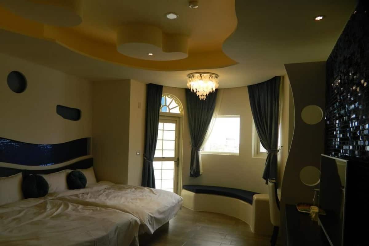 Chambre (6PAX, 1F) | Bureau, lits pliants/supplémentaires, Wi-Fi gratuit, draps fournis