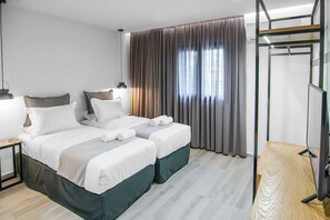 Villa, 2 Schlafzimmer, eigener Pool | 2 Schlafzimmer, Bügeleisen/Bügelbrett, Bettwäsche
