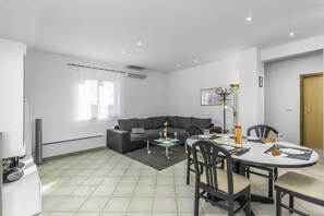 Dining - Casa Vida (Marcana)