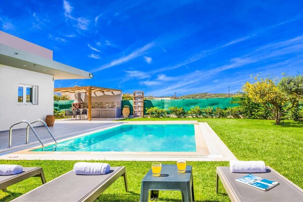 Outdoor pool, sun loungers