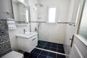 Villa, 3 Bedrooms | Bathroom | Shower, hair dryer, towels - Villa Gulten (Fethiye)