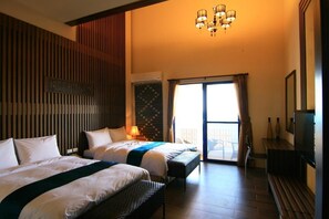 Escritorio, sistema de insonorización, wifi gratis y ropa de cama