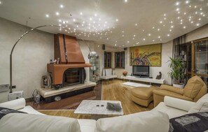 Villa, 4 Schlafzimmer | Wohnzimmer | Flachbildfernseher, Videospielkonsole, Tischfußball, Tischtennisplatte