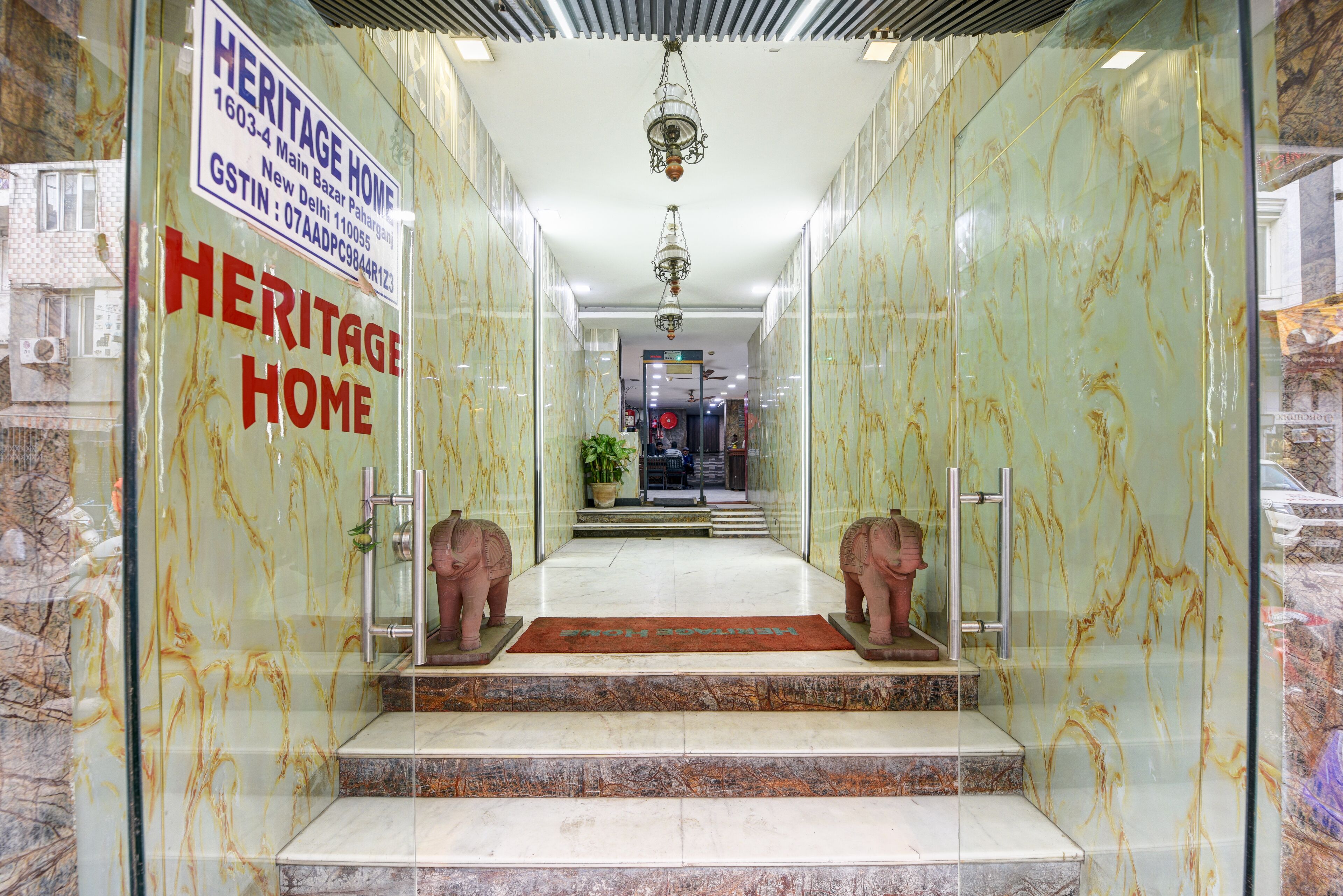 Foto - Hotel Heritage Home -3 Mins Walk from Metro And 5 Mins from Rail Station