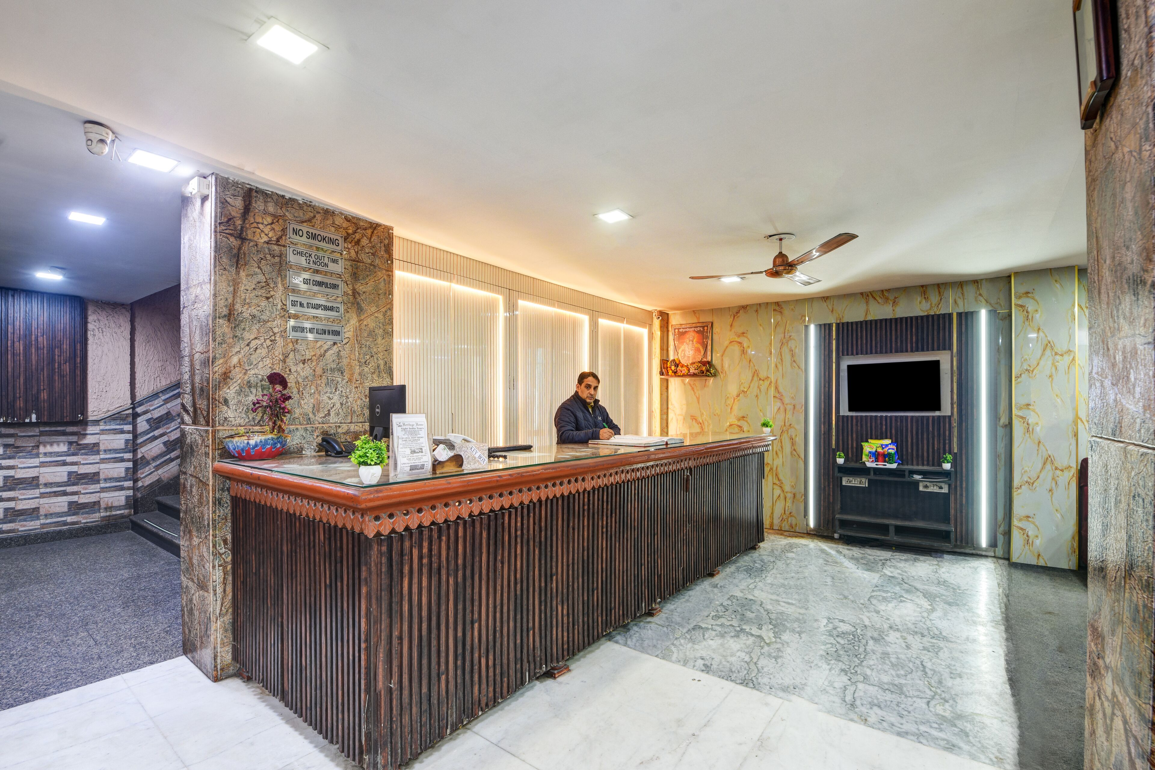 Foto - Hotel Heritage Home -3 Mins Walk from Metro And 5 Mins from Rail Station