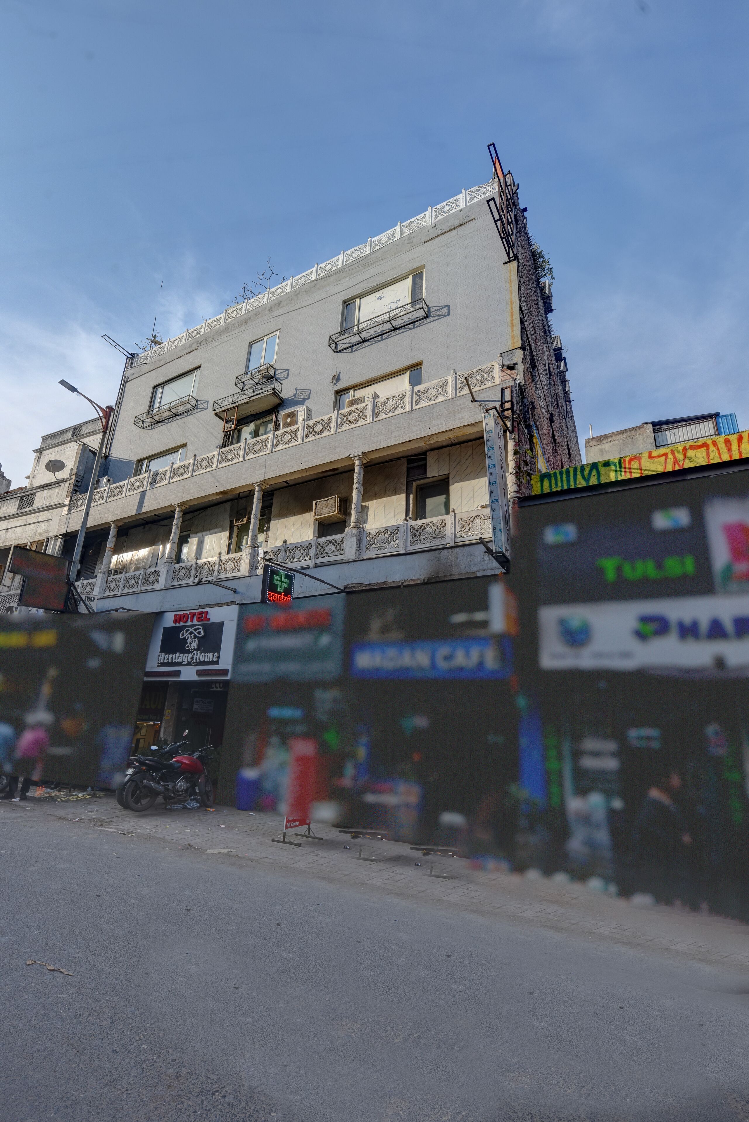 Foto - Hotel Heritage Home -3 Mins Walk from Metro And 5 Mins from Rail Station