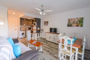 Living room - Benal Beach 907 - First Line Beach 2BR Apartment in Benal Beach Resort with Water park. (Benalmádena)