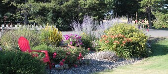 A little bit o' country, yet close to town, with spectacular mountain views!
