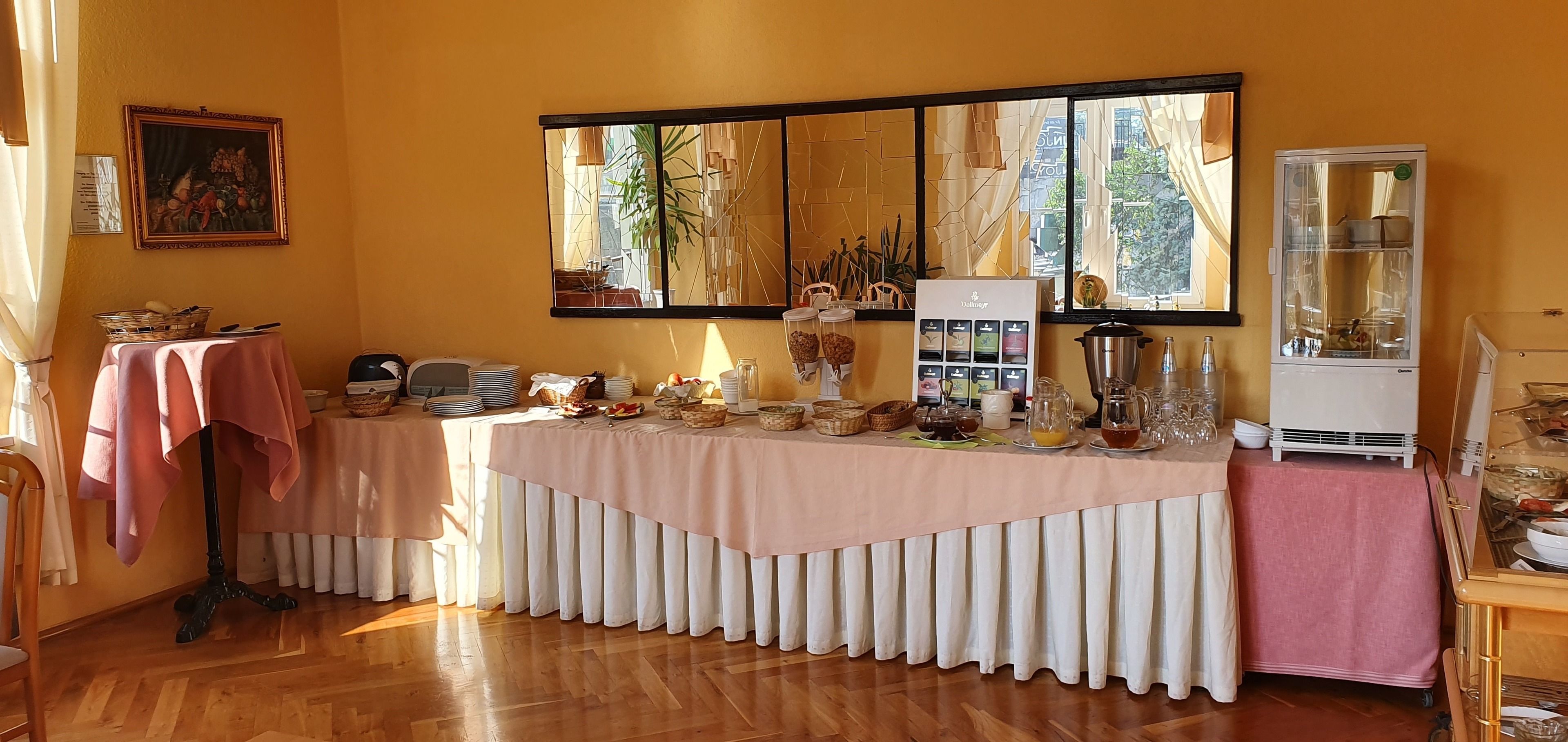 Daily buffet breakfast for a fee