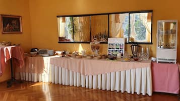 Daily buffet breakfast for a fee