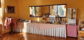 Daily buffet breakfast for a fee - Hotel Stadt Köthen (Köthen)
