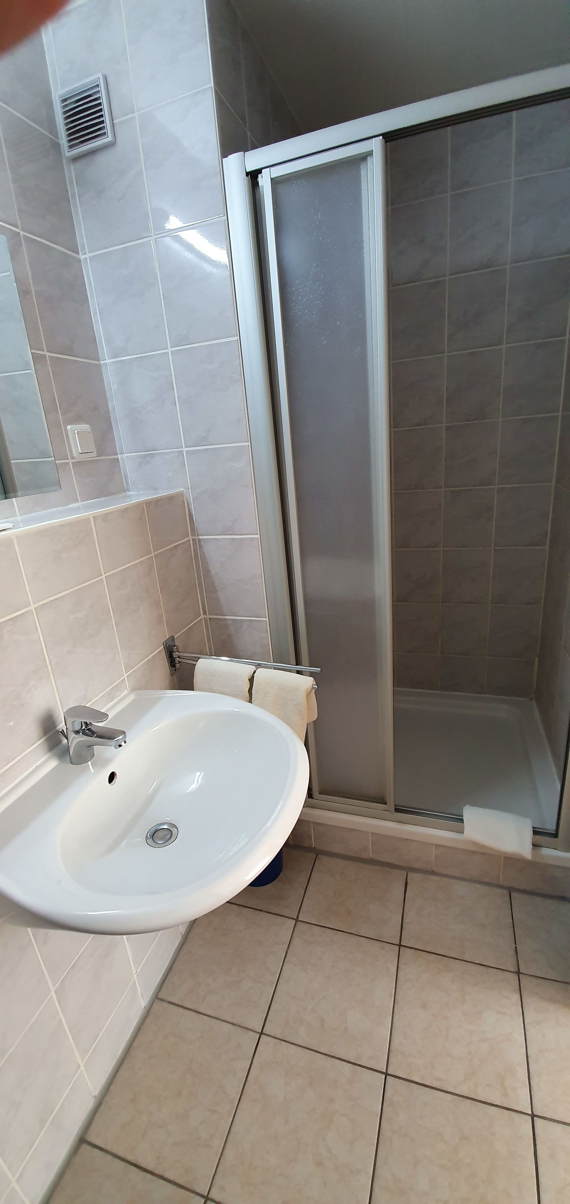 Doppelzimmer | Dusche im Bad