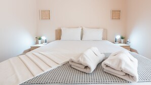 City Apartment - Stylish Acropolis Apartment  by Cloudkeys (Athens)