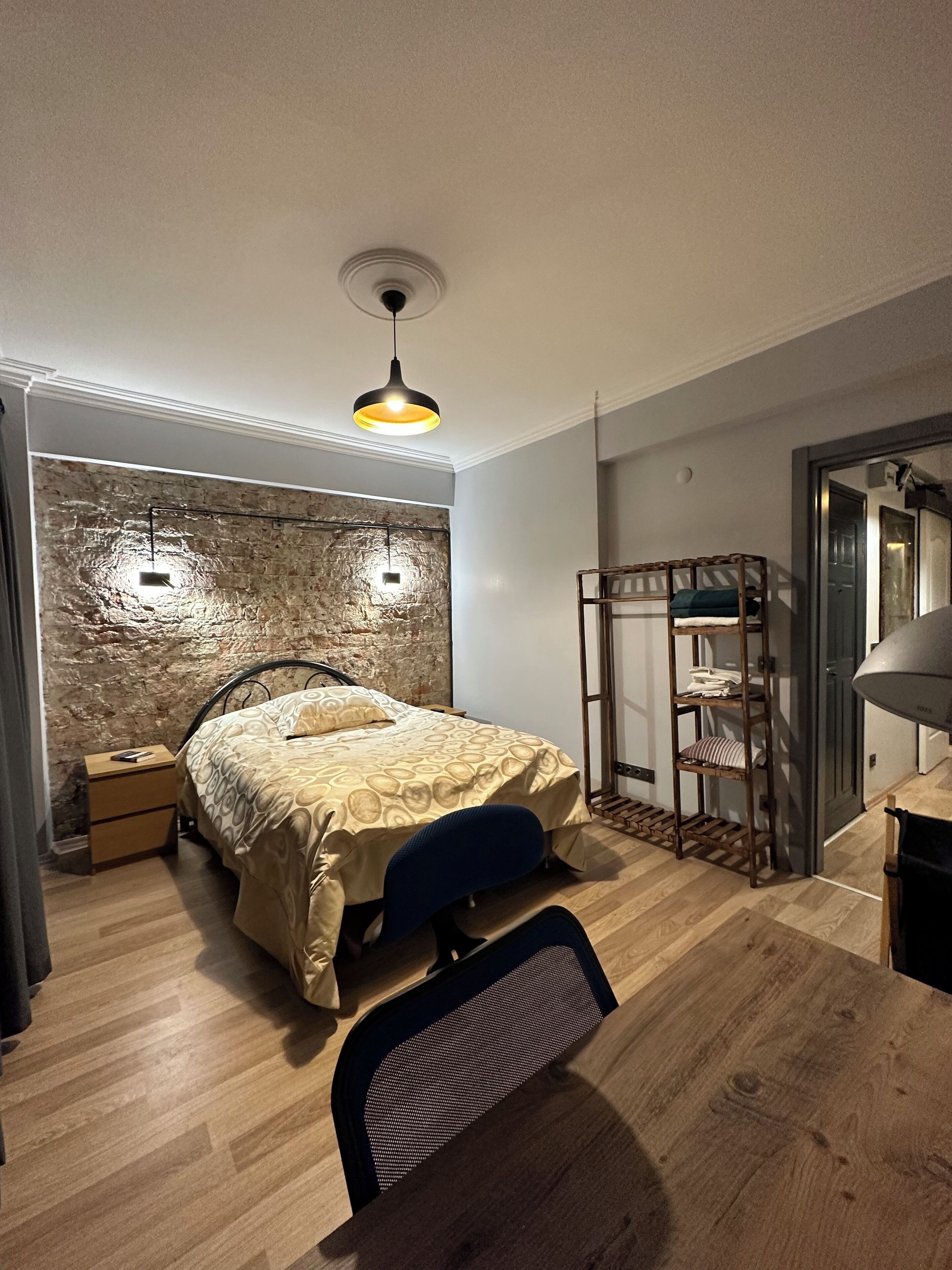 Laptop workspace, blackout curtains, iron/ironing board, free WiFi