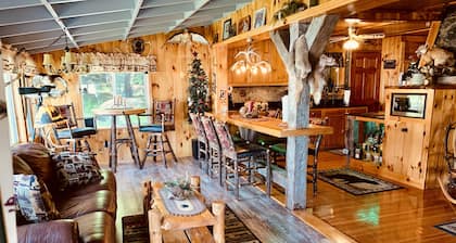 Adirondack Mts. Lakefront Cabin with Hot Tub on Lake Algonquin, Wells , NY.
