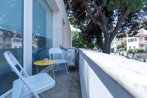 開放式客房 (Studio Apt with Balcony and City View) | 陽台