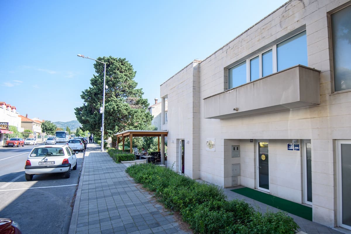 Estudi (Studio Apt with Balcony and City View) | Exterior