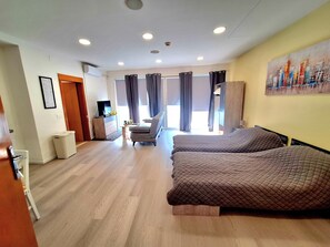Studio (Studio Apt with Balcony and City View) | Living area - Apartments Midnight City (Dubrovnik)