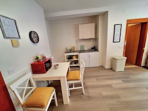 Studio (Studio Apt with Balcony and City View) | Area keluarga