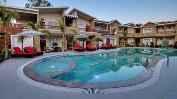 2 utendørsbassenger