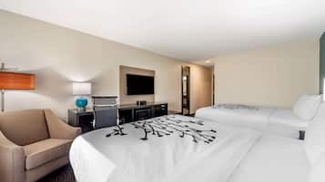 Habitación estándar, 2 camas Queen size, para no fumadores | Escritorio, tabla de planchar con plancha y camas extra gratis
