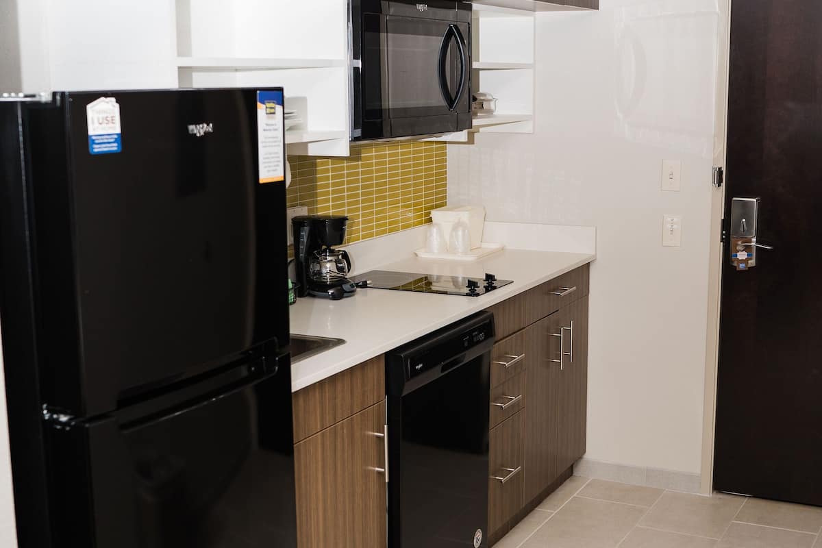 fridge, microwave, coffee/tea maker