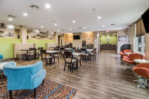 Free daily on-the-go breakfast - MainStay Suites at Discovery Park of America (Union City)